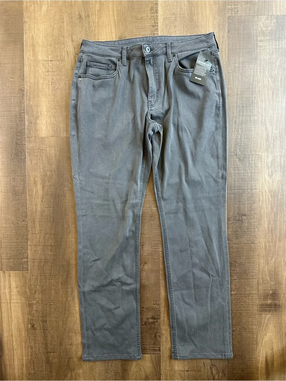 True Classic NWT Straight High-Stretch Men’s Jeans - Grey